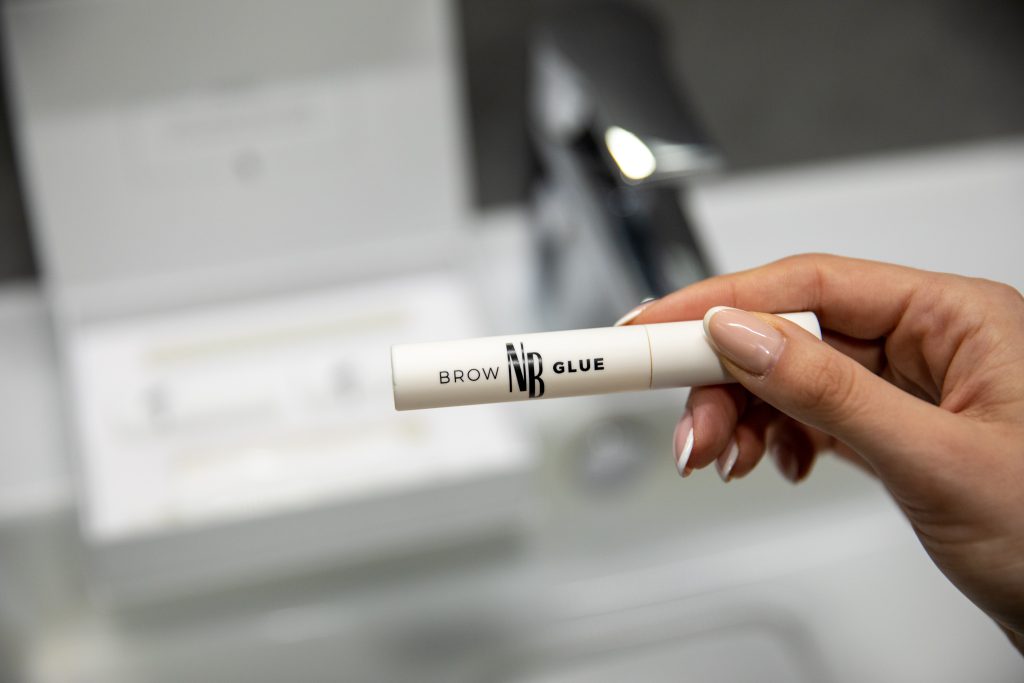 laminace obočí doma