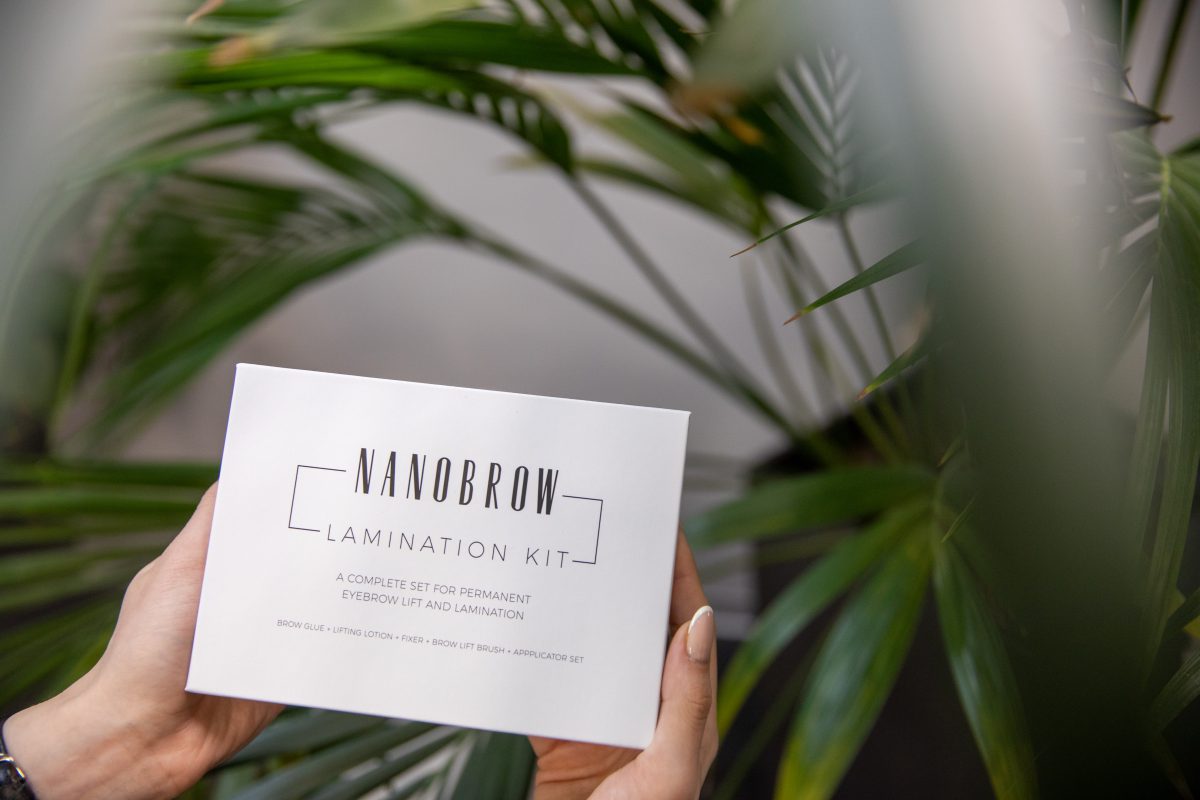 laminace obočí doma